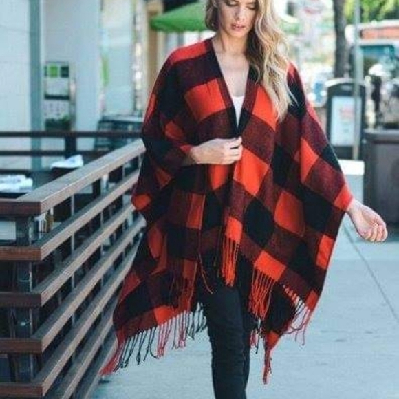 NEW BUFFALO CHECK TASSEL PONCHO Red And Black One Size - Picture 1 of 6